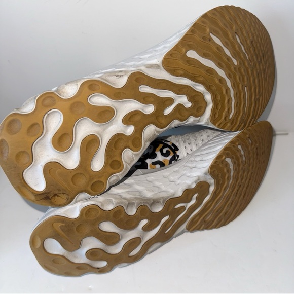 Nike Women's React Infinity Run Flyknit 2 Cheetah Print Running Sneakers Sz 9.5 - Picture 9 of 10